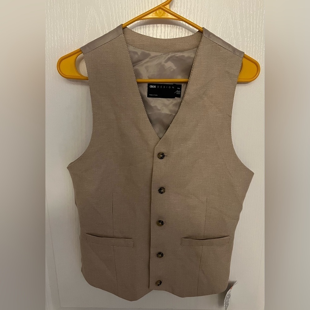 Tan vest - Picture 1 of 3